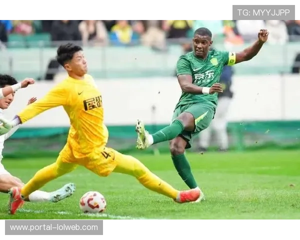 国安外援法比奥以33球荣膺中超金靴，射手王表现助球队夺足协杯